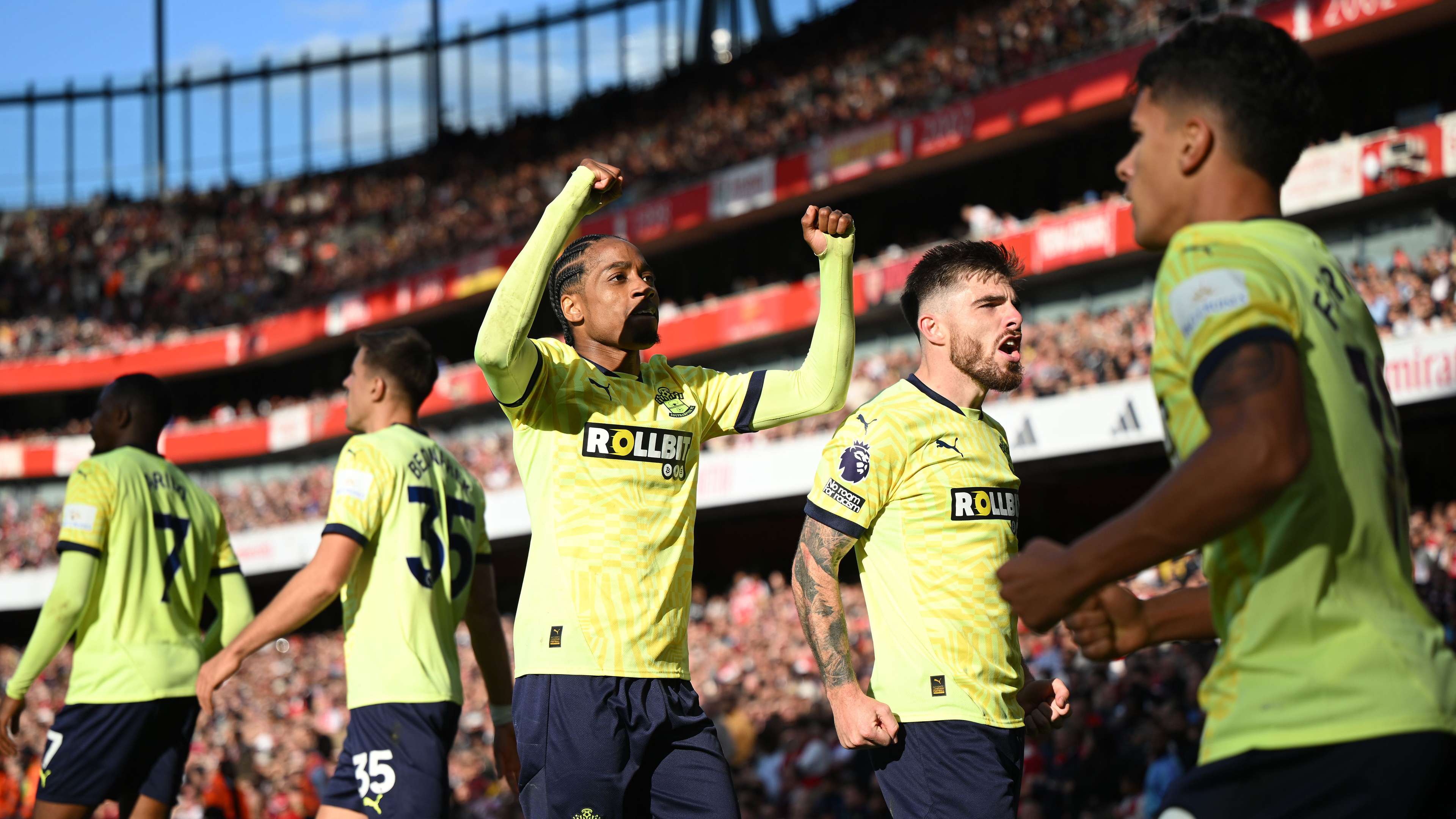 《世界體育報》：巴薩正密切關註補強人選，維爾茨費爾梅倫巴雷拉皆在列.